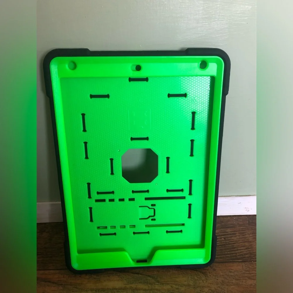 Apple iPad 6th gen otter box case green black hard shell NO SCREEN protector
